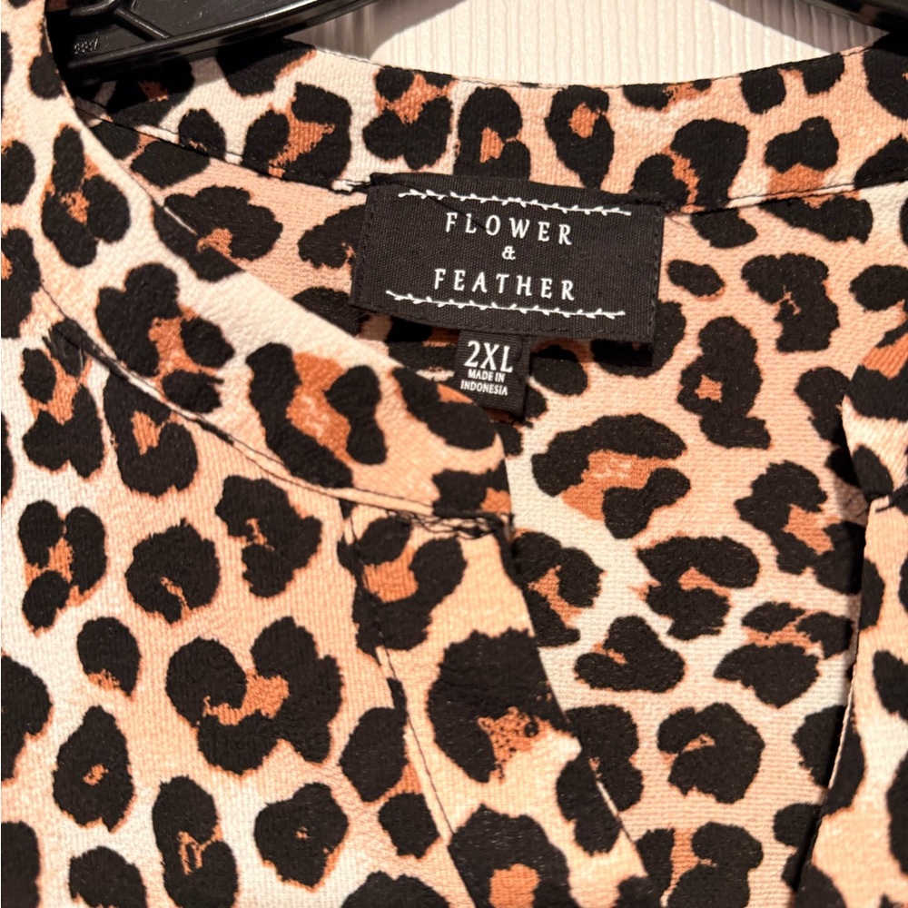 Leopard blouse 1x cap sleeve